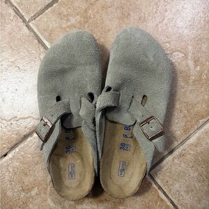 Birkenstocks Clogs taupe (NEED GONE ASAP)
